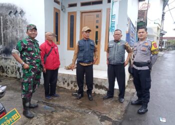 Babinkamtibmas bersinergi dengan Babinsa Sambangi Warga dan Berikan Imbauan Kamtibmas