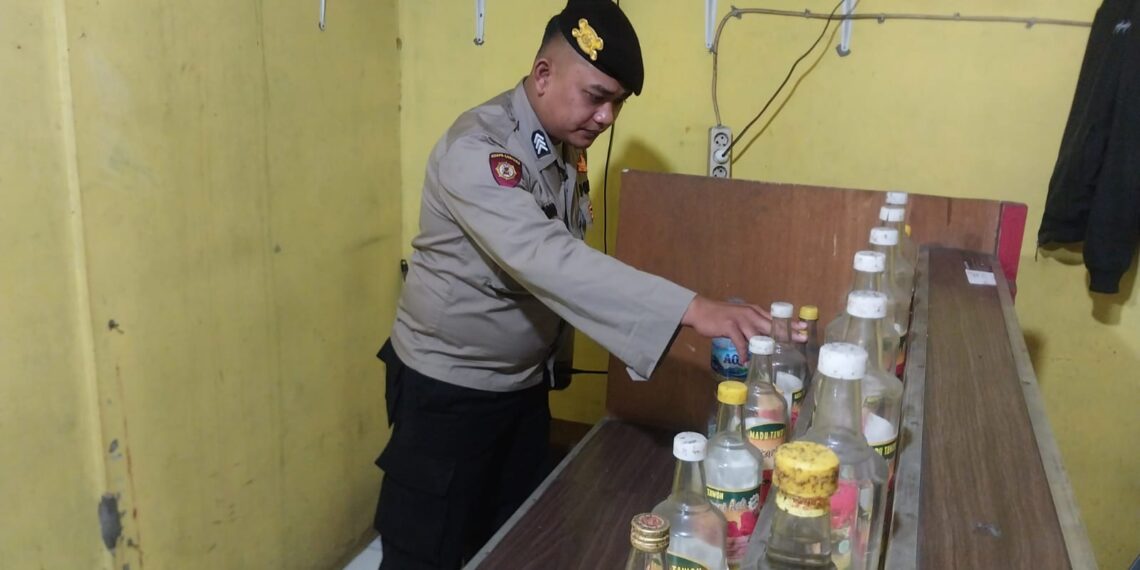 Operasi Rutin Miras, Polsek Gunungpuyuh Amankan 1 Botol Minuman Keras