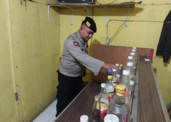 Operasi Rutin Miras, Polsek Gunungpuyuh Amankan 1 Botol Minuman Keras
