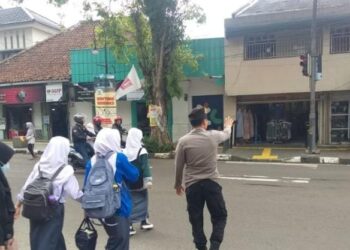 Laksanakan Pengaturan Pagi (Gatur) Polsek Gunungpuyuh