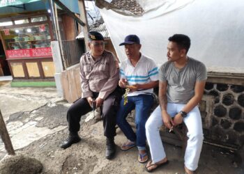 Polsek Kebon Pedes Dialogis dengan Pengemudi Angkutan Umum di Pertigaan Cimuncang Sampaikan Himbauan Kamtibmas