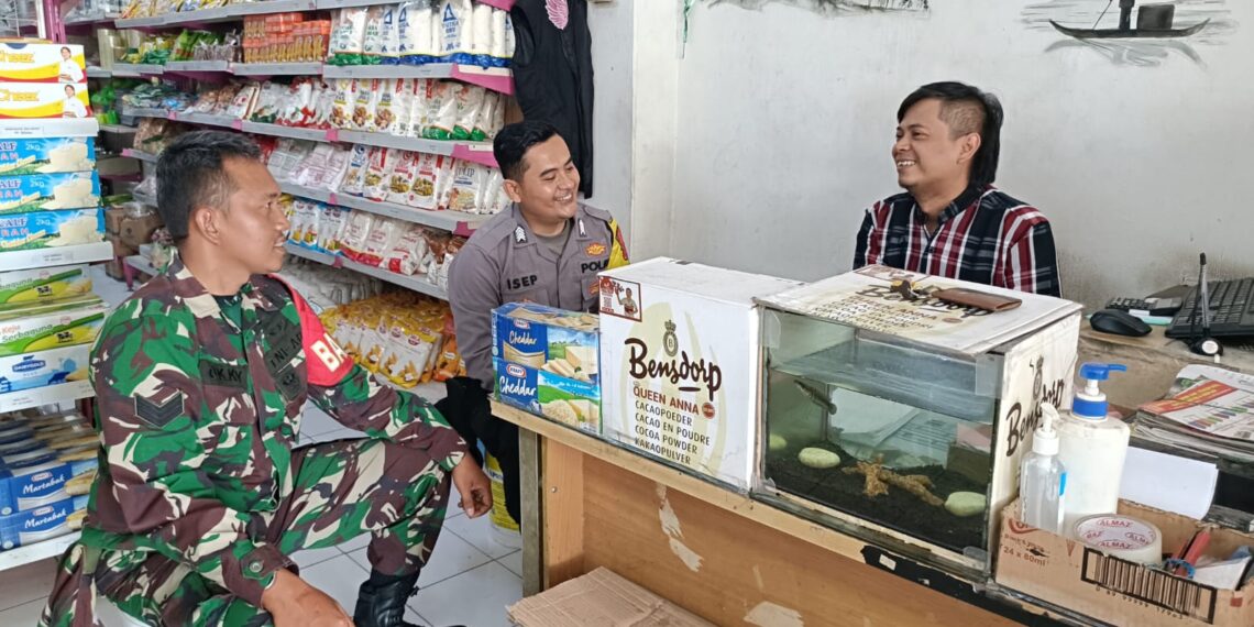 Dekati warga Babinkamtibmas bersinergi dengan Babinsa Sambangi Warga dan Berikan Imbauan Kamtibmas