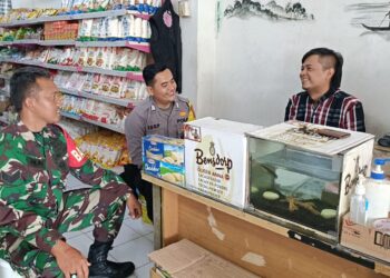 Dekati warga Babinkamtibmas bersinergi dengan Babinsa Sambangi Warga dan Berikan Imbauan Kamtibmas