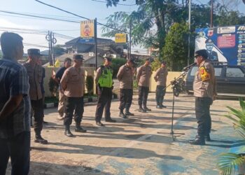 Kapolsek Sukalarang  Sampaikan Arahan Kepada Anggota Saat Apel Pagi