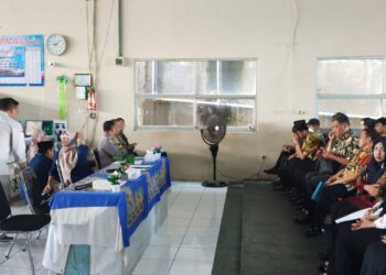 Sinergitas TNI-POLRI Bhabinkamtibmas bersama Babinsa    menghadiri Pelantikan Kelompok Penyelenggaraan Pemungutan Suara pada Kelurahan Nanggeleng.