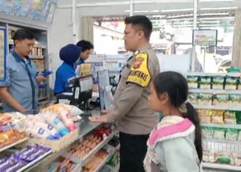 Bantu Warga Yang Membutuhkan Babinkamtibmas Pasirhalang Polsek Sukaraja