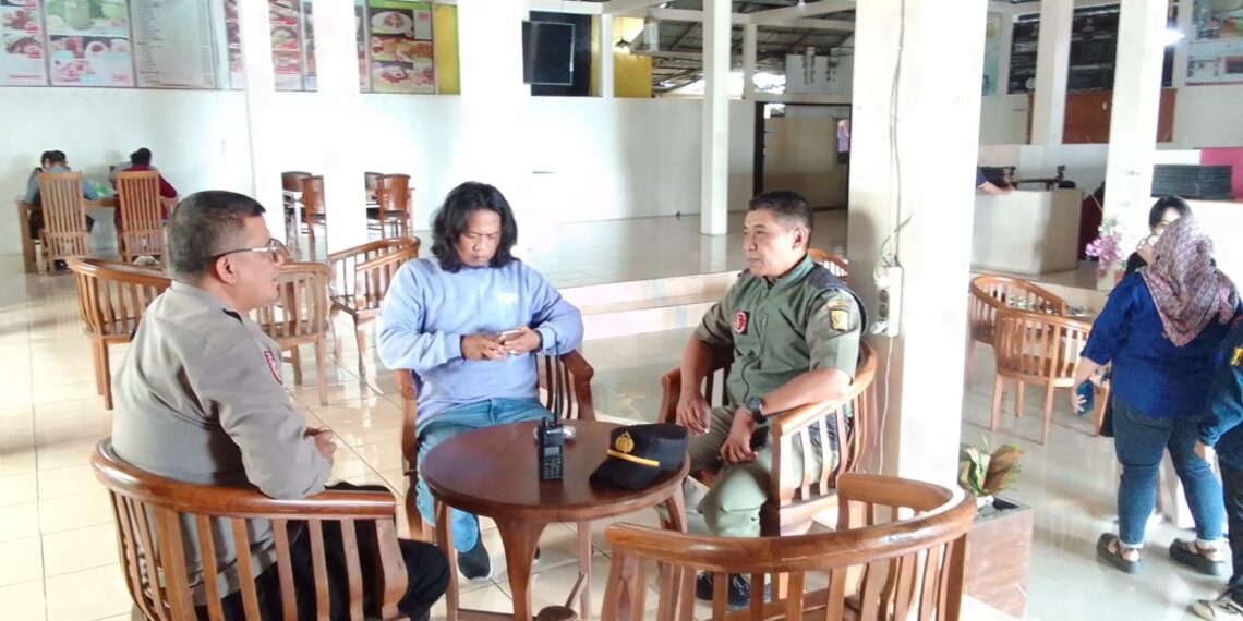 Patroli Rutin Polsek Kadudampit Untuk Dekatkan Dengan Masyarakat