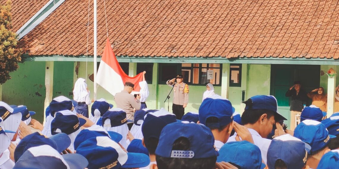 Kapolsek Kebon Pedes Pembina Upacara SMP N 1 Kebon Pedes Sampaikan Himbauan Kamtibmas