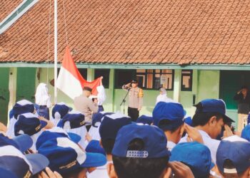 Kapolsek Kebon Pedes Pembina Upacara SMP N 1 Kebon Pedes Sampaikan Himbauan Kamtibmas
