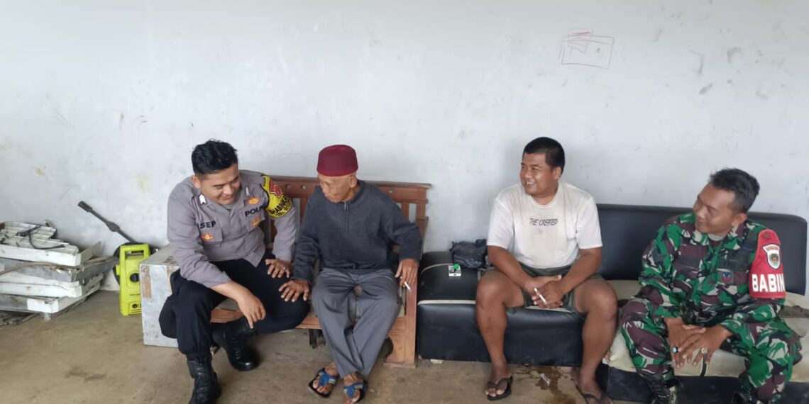 Babinkamtibmas bersinergi dengan Babinsa Sambangi Warga dan Berikan Imbauan Kamtibmas