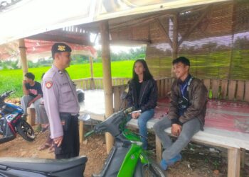 Berikan Himbauan Kamtibmas Unit Samapta Polsek Cibeureum Laksanakan Patroli Dialogis Siang Hari