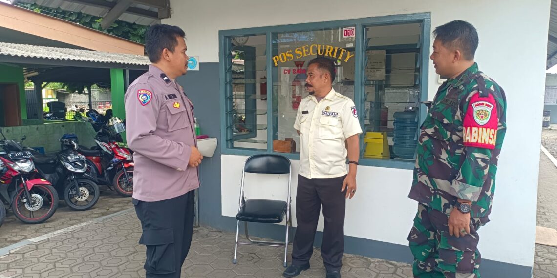 Sinergitas TNI-POLRI Bhabinkamtibmas Kel. Gedongpanjang  bersama Babinsa Patroli dialogis dan sambang Warga Binaan