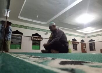 Polsek Warudoyong Lakukan Sholat Subuh Berjama’ah Bersama Warga