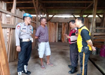 Anggota Polsek Lembursitu Sambang Ke Wilayah Binaannya, Jalin Kedekatan Dengan Tokoh Masyarakat