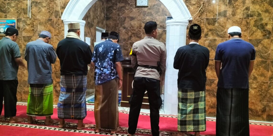 Sholat Subuh Berjamaah Bhabinkamtibmas Kelurahan Tipar
