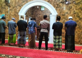 Sholat Subuh Berjamaah Bhabinkamtibmas Kelurahan Tipar
