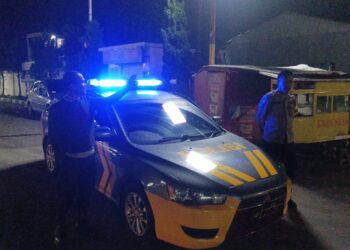 Antisipasi Kerawanan Malam Hari Personil Polsek Cisaat Patroli Malam