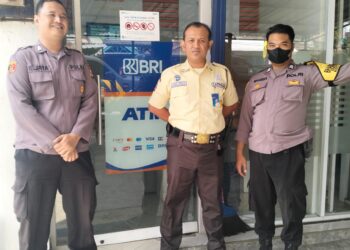 Dekatkan Polisi Dengan Masyarakat, Anggota Polsek Sukalarang Lakukan Patroli Dialogis