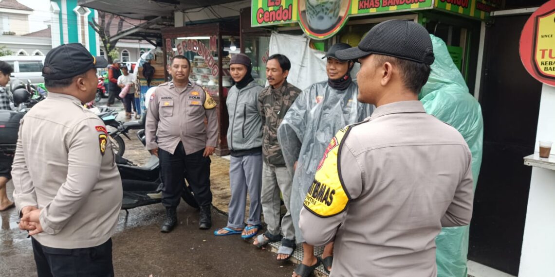Jelang Pemilu,Unit Samapta Polsek Cisaat Intensifkan Patroli Dialogis