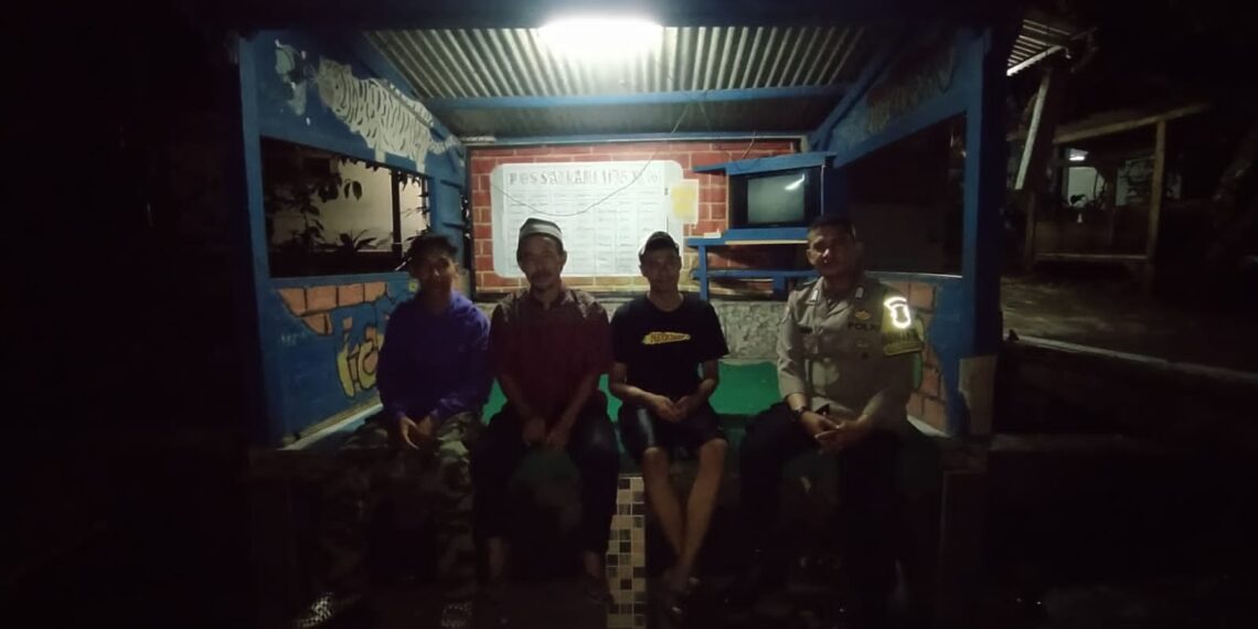 Antisipasi gukamtibmas Bhabinkamtibmas Polsek Kadudampit Sambang Pos Kamling