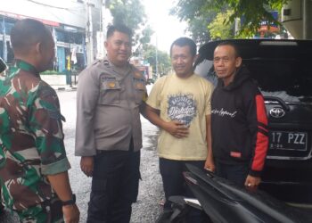Sampaikan Imbauan Kamtibmas Anggota Bhabinkamtibmas Polsek Warudoyong Sambangi Warga