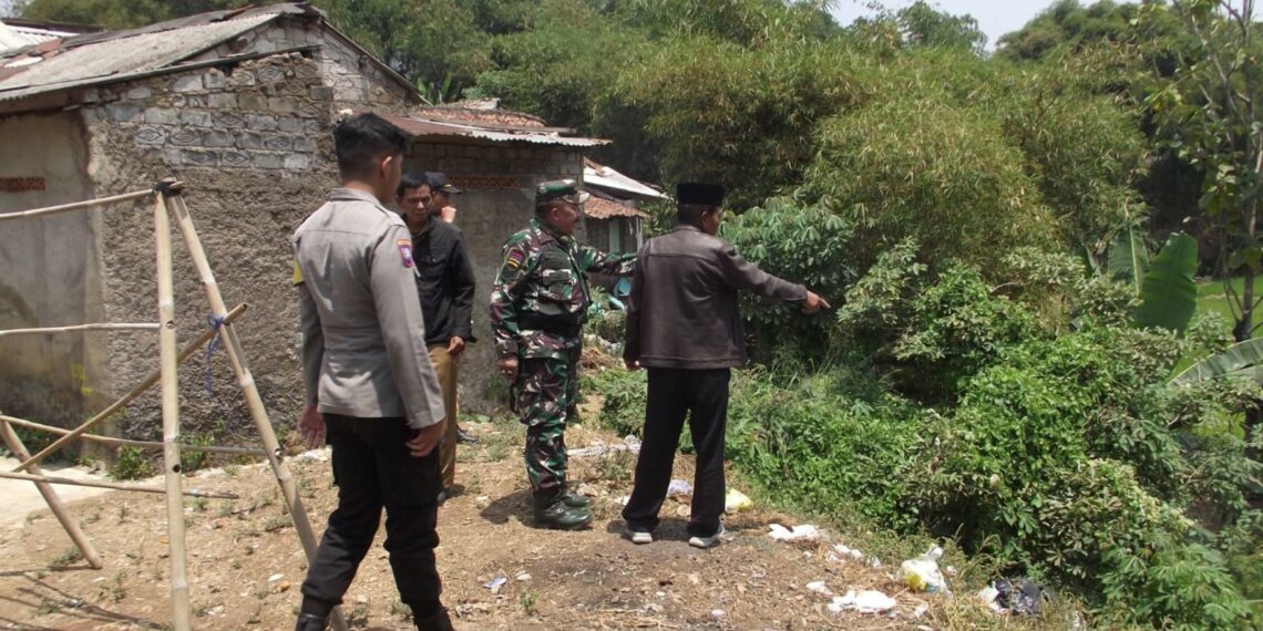 Sinergitas TNI-POLRI Bhabinkamtibmas Babinsa Kelurahan Citamiang melaksanakan Sambang Warga Binaan.