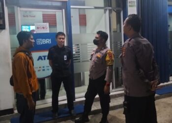 Polisi Polsek Sukalarang Patroli Malam Hari Kontrol ATM BRI Cegah Kejahatan Perbankan