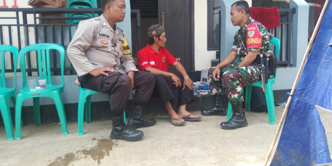 Bhabinkamtibmas Bersinergi dengan Babinsa Sambangi Warga Untuk Tingkatkan Harkamtibmas
