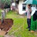 Bhabinkamtibmas Datangi Lokasi Salah Satu Rumah Warga Yang Mengalami Tanah Amblas Akibat Hujan