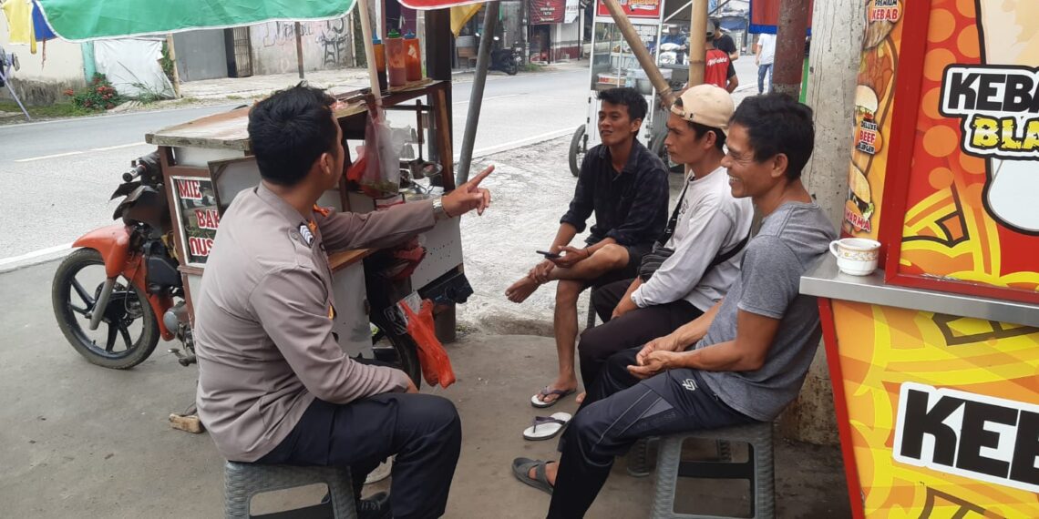Ciptakan Kondisi Wilayah Yang Aman Bhabinkamtibmas Rutin Sambangi Warga