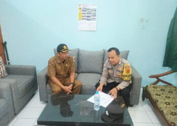 Sambangi Guru di Sekolah, Bhabinkamtibmas Kelurahan Karamat Polsek Gunungpuyuh sampaikan pesan kamtibmas