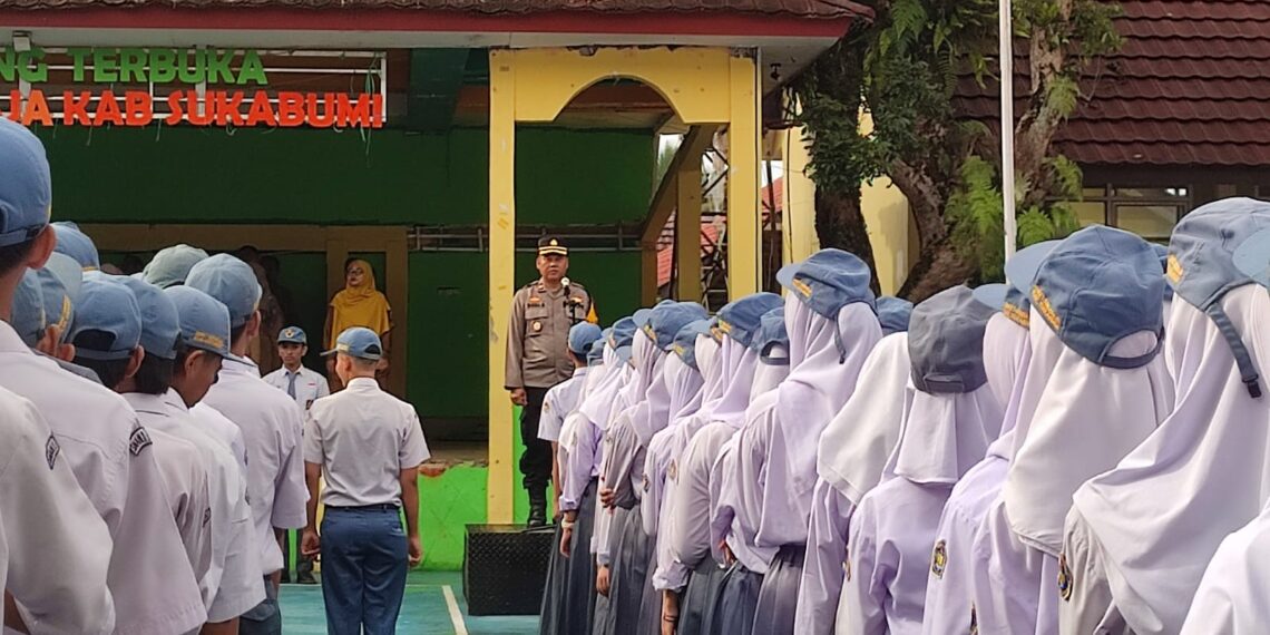 Laksanakan Police Goes To School Kapolsek Sukaraja Bersama Bhabinkamtibmas Desa Sukaraja