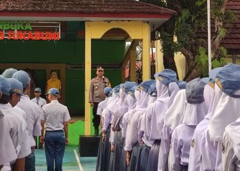 Laksanakan Police Goes To School Kapolsek Sukaraja Bersama Bhabinkamtibmas Desa Sukaraja