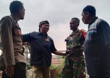 Berikan Himbauan Kamtibmas Menjelang Pemilu, Bhabinkamtibmas Polsek Cibeureum Sambangi Warga Binaannya Bersama Babinsa