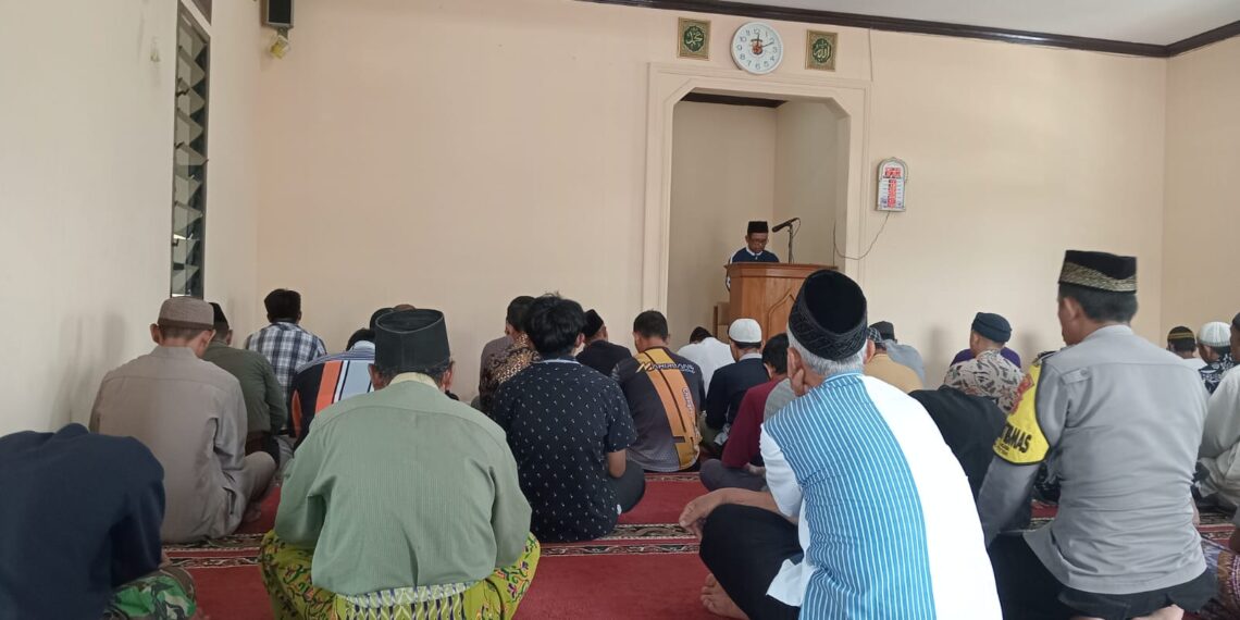 Kegiatan Safari Shalat Jum’at Keliling (Jumling) Polsek Gunung Puyuh