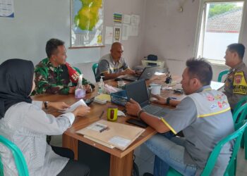 Babinkamtibmas bersinergi dengan Babinsa Sambangi Warga dan Berikan Imbauan Kamtibmas