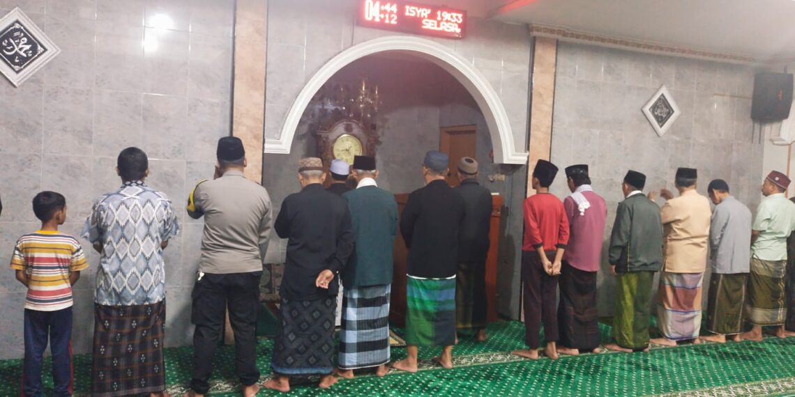 Polsek Citamiang Giat Shalat Subuh Berjamaah Bersama Warga
