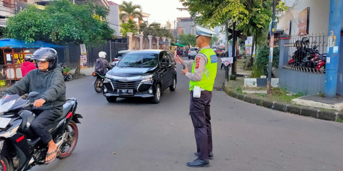 Lakukan Gatur Lalu Lintas Antisipasi Kemacetan Polsek Warudoyong