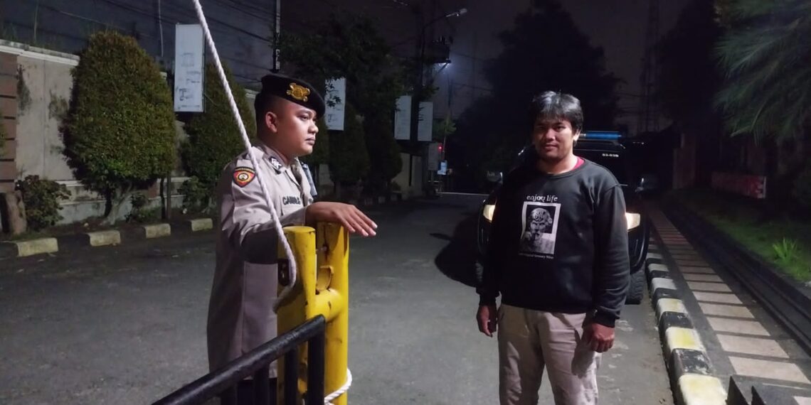 Rutin Sambang Satpam Perumahan, Unit Samapta Polsek Gunungpuyuh Ingatkan Satpam Lebih Tingkatkan Kewaspadaan