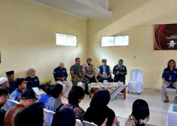 Hadiri Acara Pelantikan Kelompok Penyelenggara Pemungutan Suara (KPPS) Tingkat Kelurahan Warudoyong Ta 2024 Bhabinkamtibmas Polwan