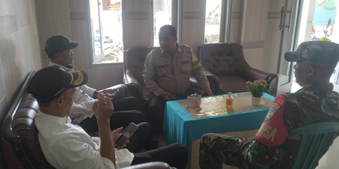 Senergitas Tni-Polri Bhabinkamtibmas Lebih Dekat Dengan Desa Binaan Pada Giat Sambang