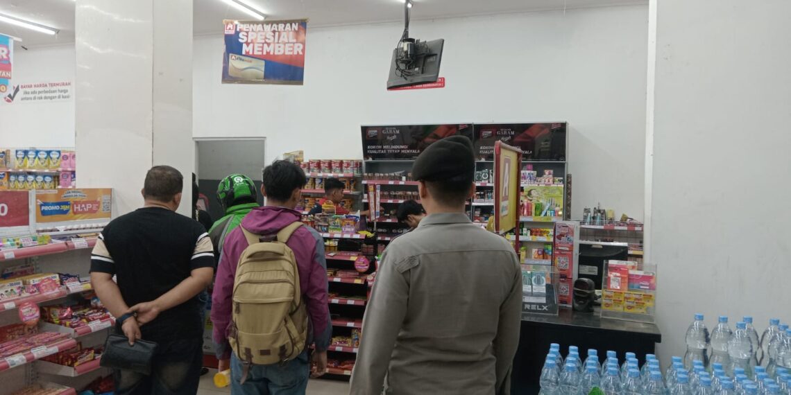 Mini market jadi salah satu sasaran patroli polsek Gunungpuyuh Polres Sukabumi Kota