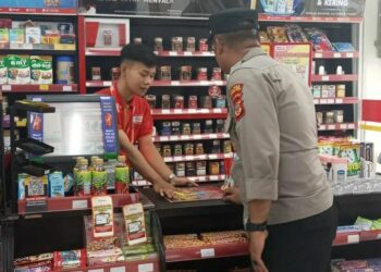 Kanit Samapta Polsek Cireunghas Polres Sukabumi Kota Pimpin Patroli ke Mini Market Cegah Gangguan Kamtibmas