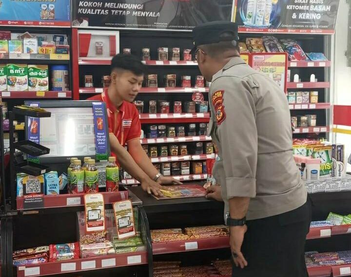 Kanit Samapta Polsek Cireunghas Polres Sukabumi Kota Pimpin Patroli ke Mini Market Cegah Gangguan Kamtibmas