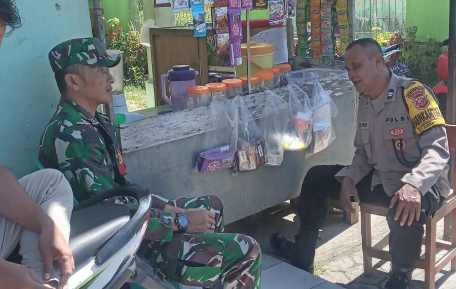 Bhabinkamtibmas Bersinergi dengan Babinsa Sambangi Warga Untuk Tingkatkan Harkamtibmas