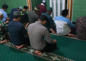 Lakukan Sholat Subuh Berjama’ah Bersama Warga Bhabinkamtibmas Polsek Warudoyong