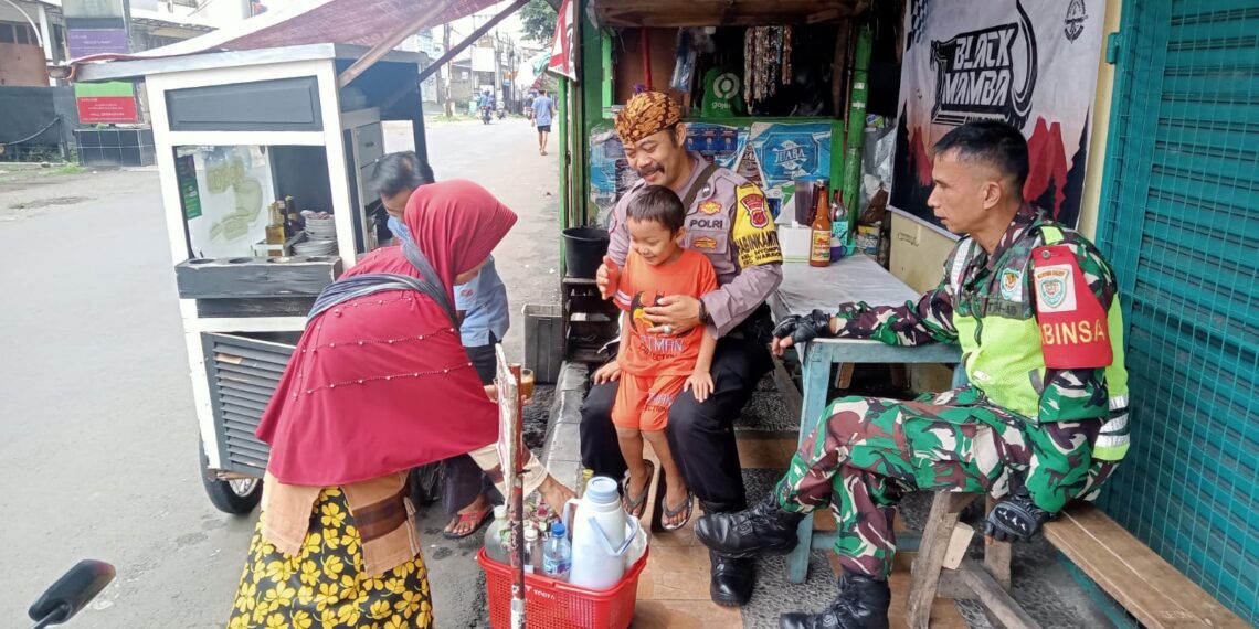 Datangi Warga Langsung, Babinkamtibmas Berikan Himbauan Gukamtibmas