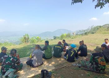 Kebersamaan Bhabinkamtibmas Polsek Cireunghas Polres Sukabumi Kota Bersama Babinsa Silaturahmi Dengan Perangkat Desa