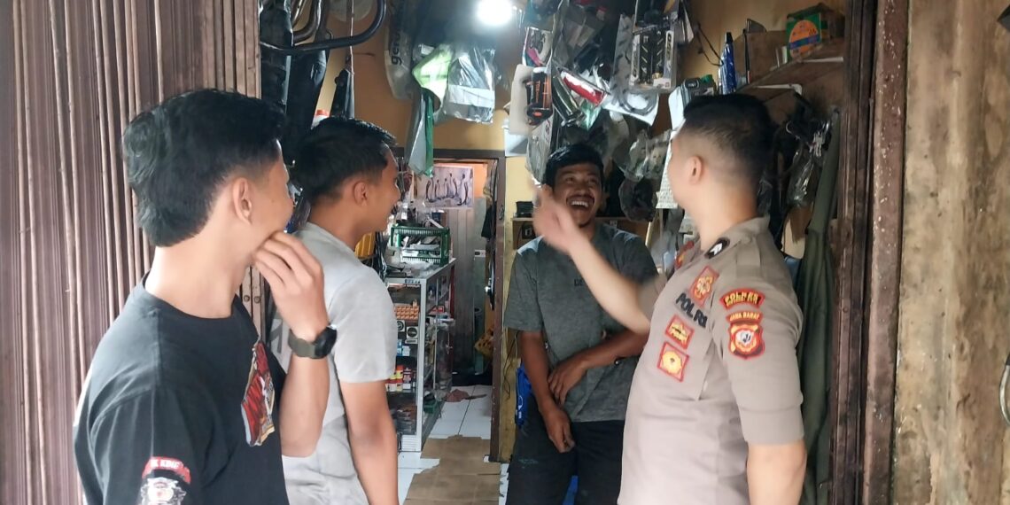 Polsek Kadudampit Laksanakan Patroli Berikan Himbauan Kamtibmas