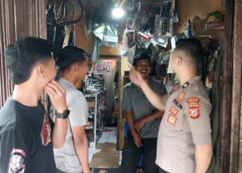 Polsek Kadudampit Laksanakan Patroli Berikan Himbauan Kamtibmas